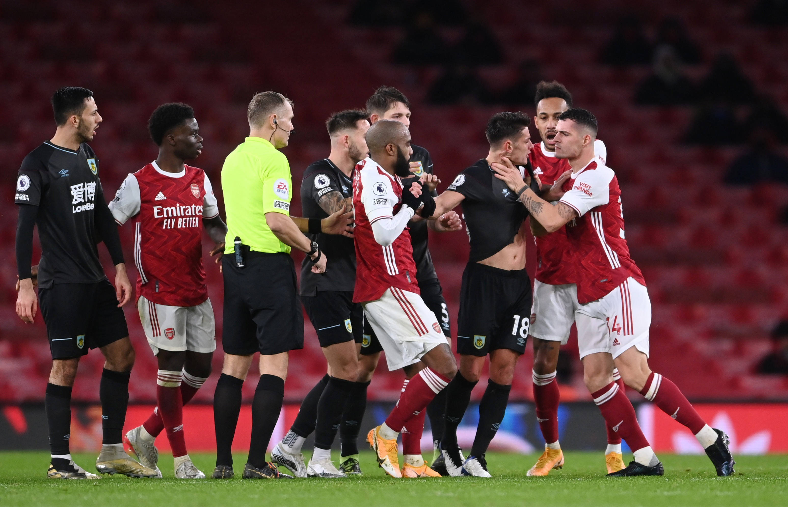 家队中扮演 家队中扮演